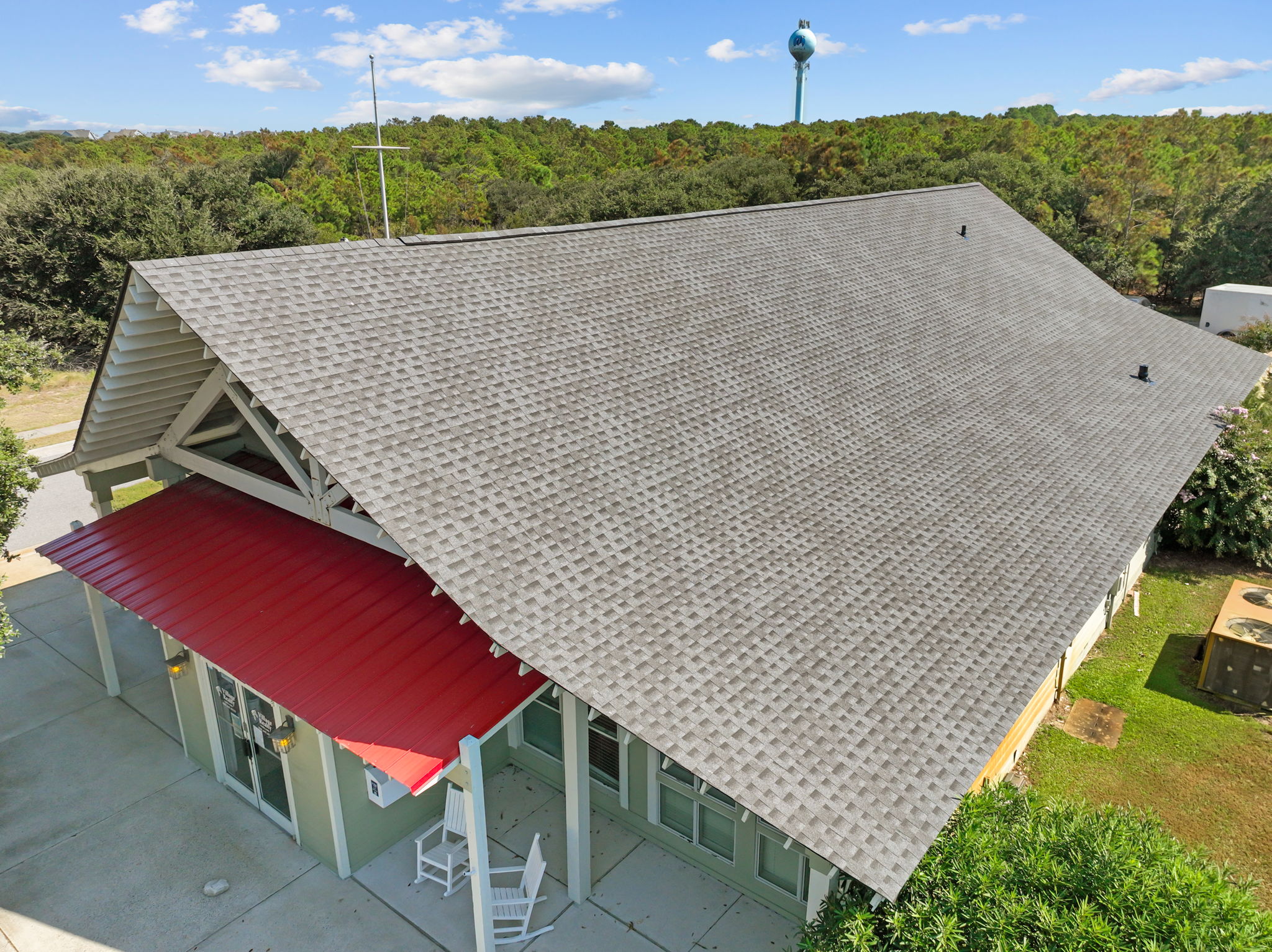 Wind-resistant roofing system designed for hurricane-prone areas