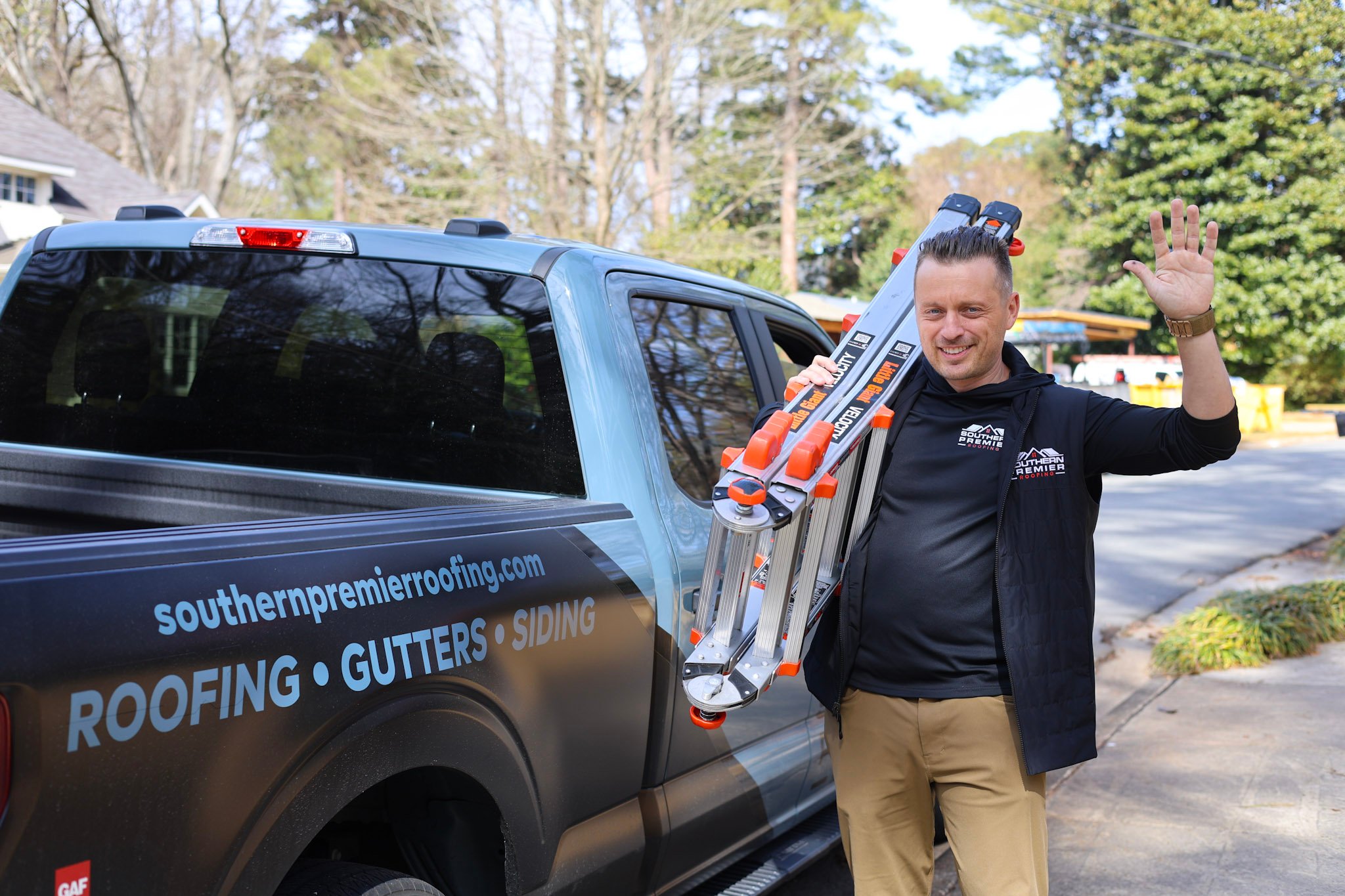 southern-premier-roofing-service-truck-team-member-brand-photo