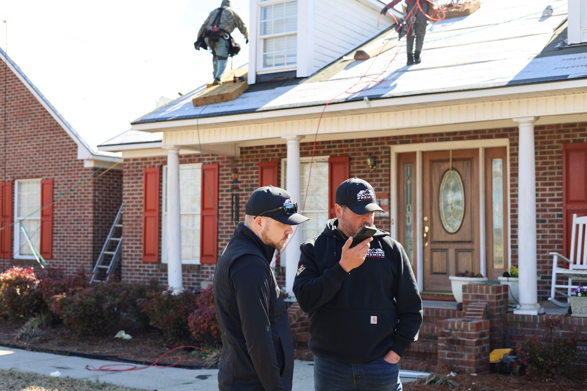 roofing contractors at build